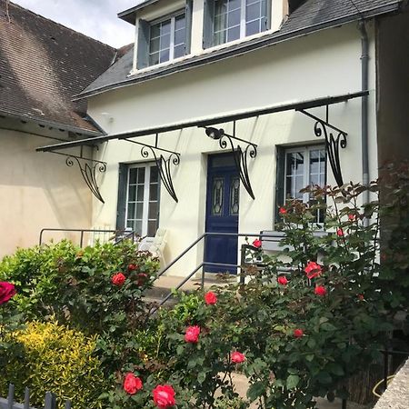 Town House Jumilhac-Le-Grand Villa Exterior photo